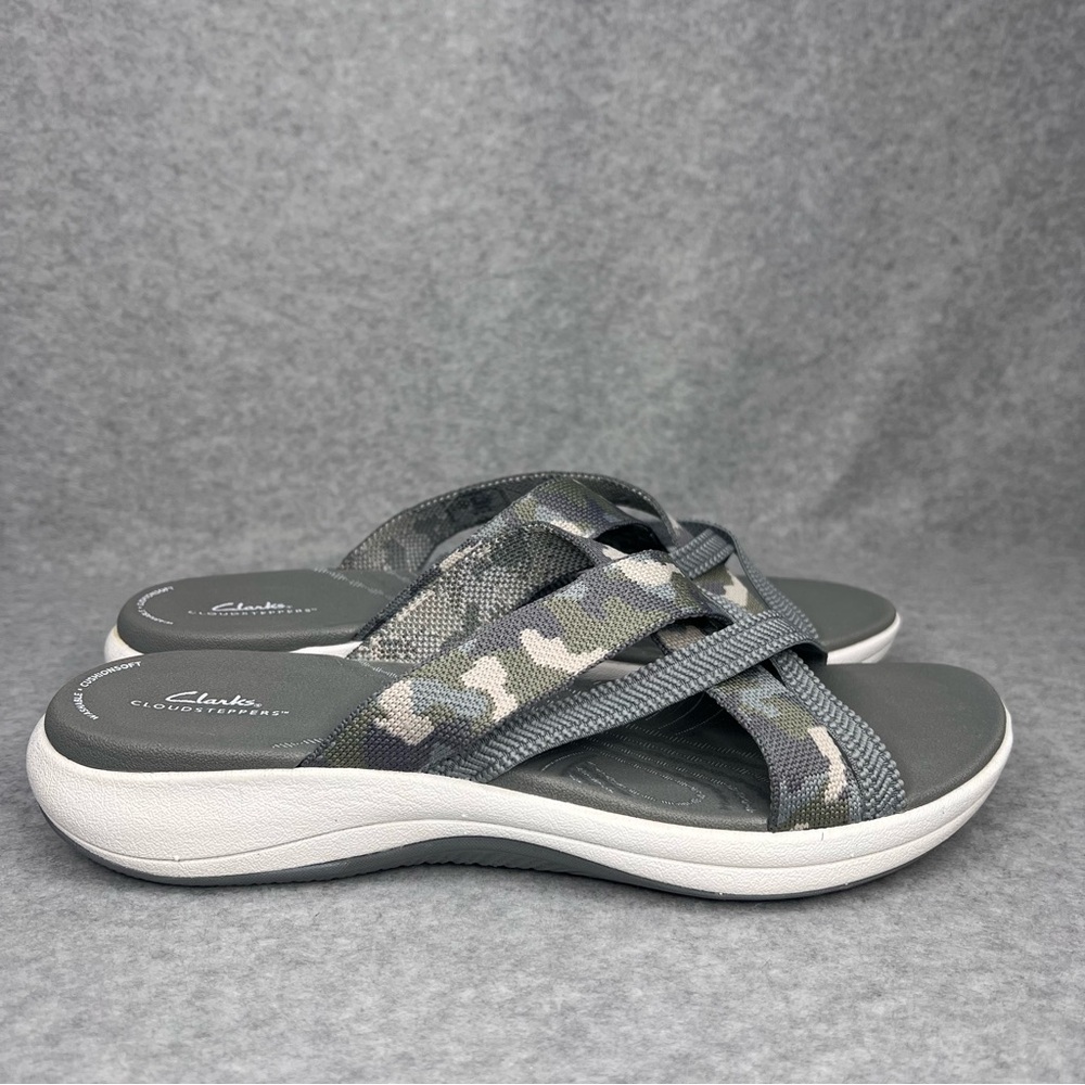 Clarks Cloudsteppers Mira Isle Camouflage Khaki Gray Sandals Size 11 Wide New